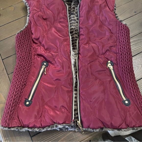 Reversible puffer jacket - burgundy and animal print with details of gold - Picture 6 of 8